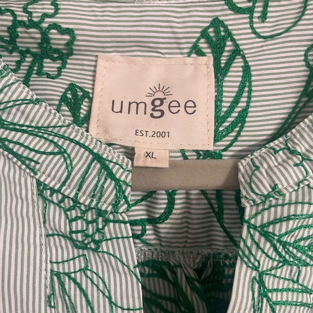 Umgee Green Floral Women's Blouse - Picture 2 of 3